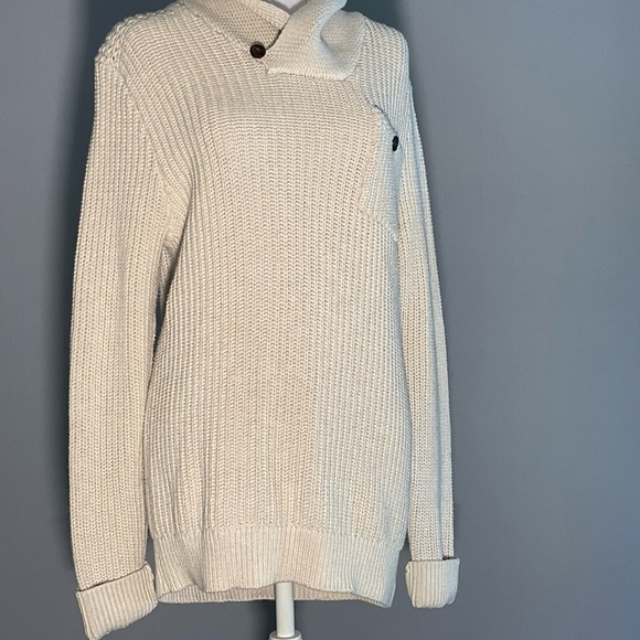 Banana Republic Men’s Ivory Knit Sweater with Brown Buttons and Turn Down Collar - Picture 9 of 15